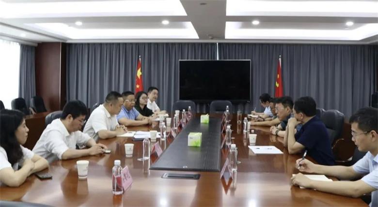 中国银行省分行公司业务部总经理罗坤一行到0638太阳集团官网座谈交流